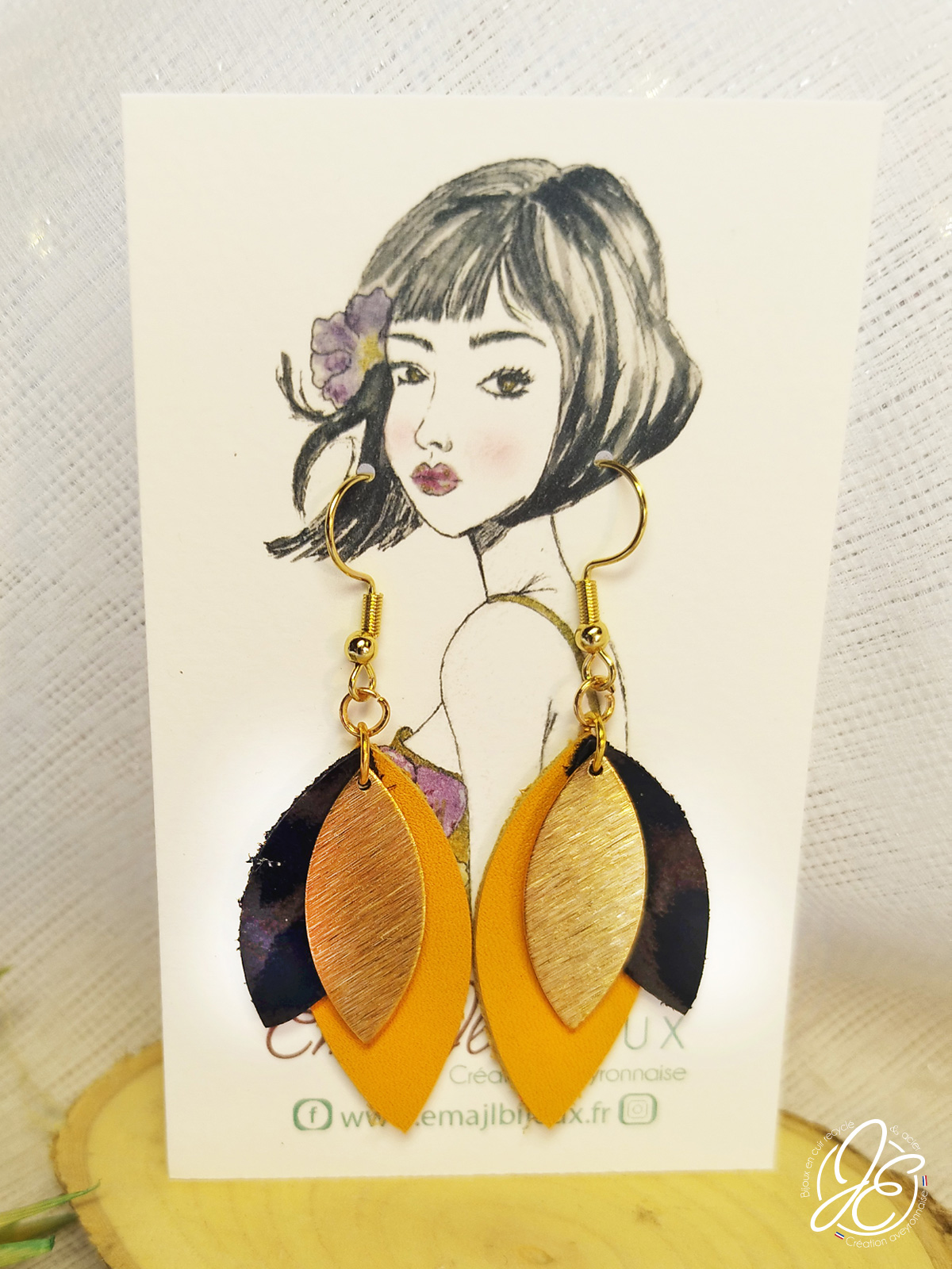 Boucles d’oreilles Danse de Pétales en cuir recyclé, couleur jaune leopard