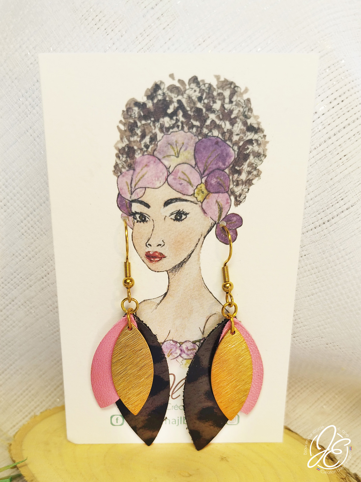 Boucles d’oreilles Danse de Pétales en cuir recyclé, couleur rose-leopard