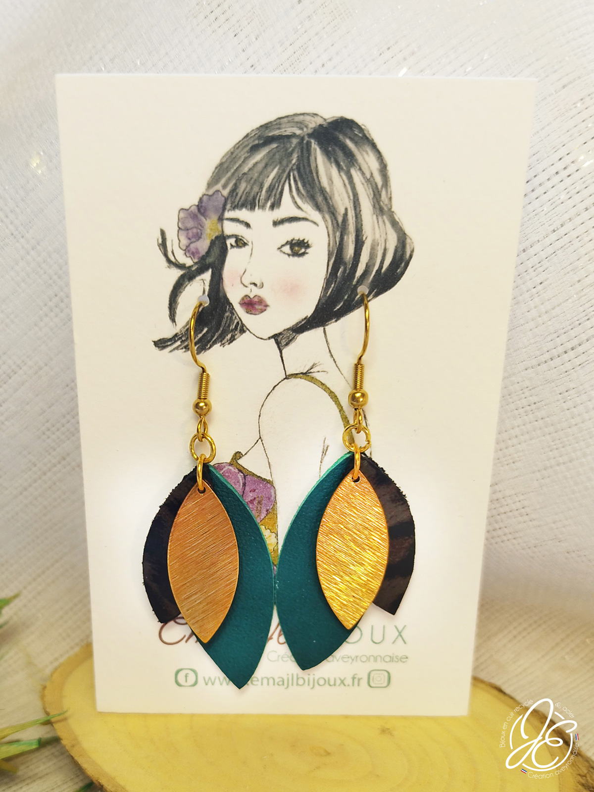 Boucles d’oreilles Danse de Pétales en cuir recyclé, couleur vert-leopard