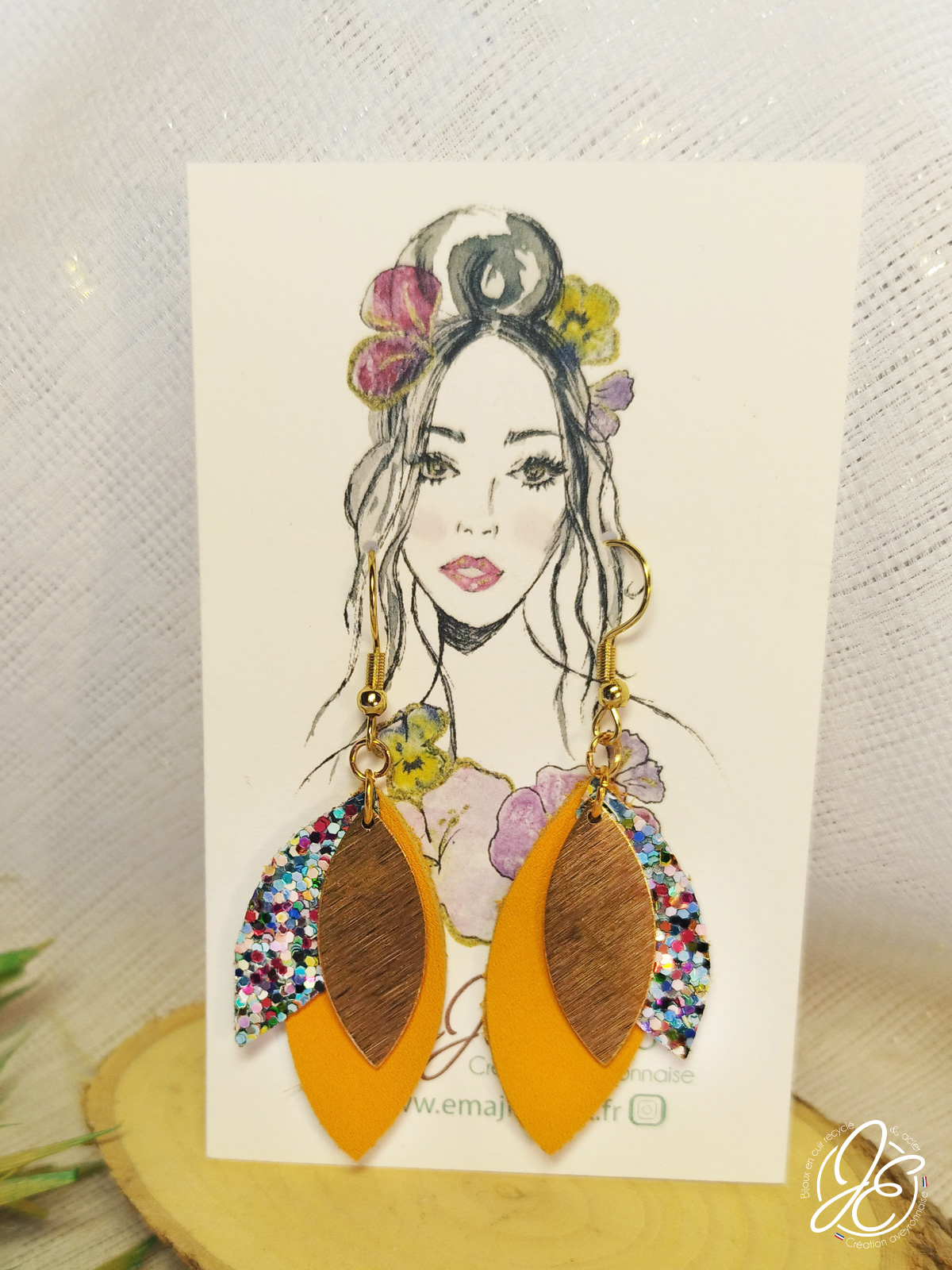 Boucles d’oreilles Danse de Pétales en cuir recyclé, couleur jaune paillettes