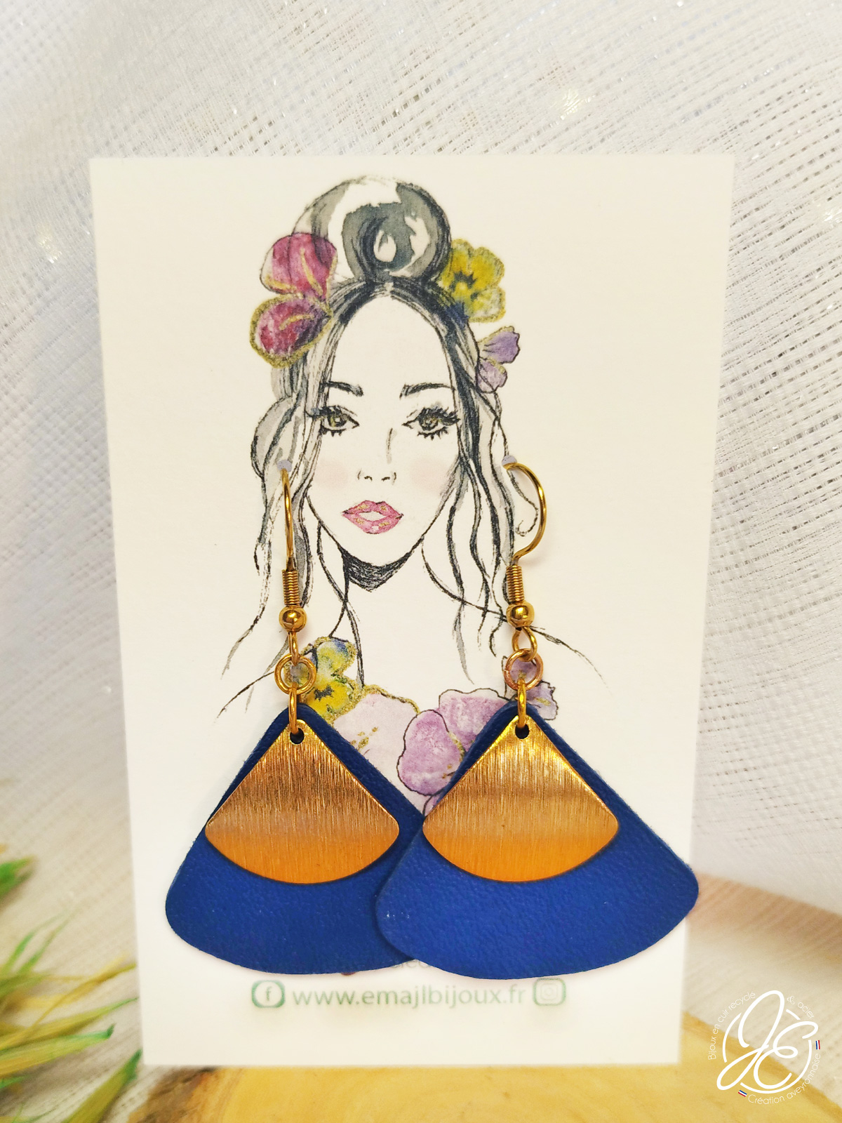 Boucles d’oreilles éventail d'été en cuir recyclé, couleur bleu