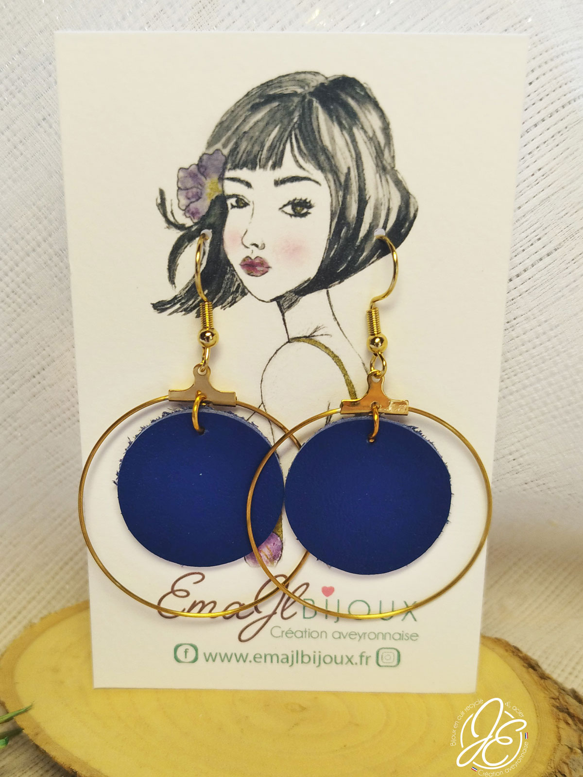 Boucles d’oreilles créoles d'éclipse en cuir recyclé, couleur bleu