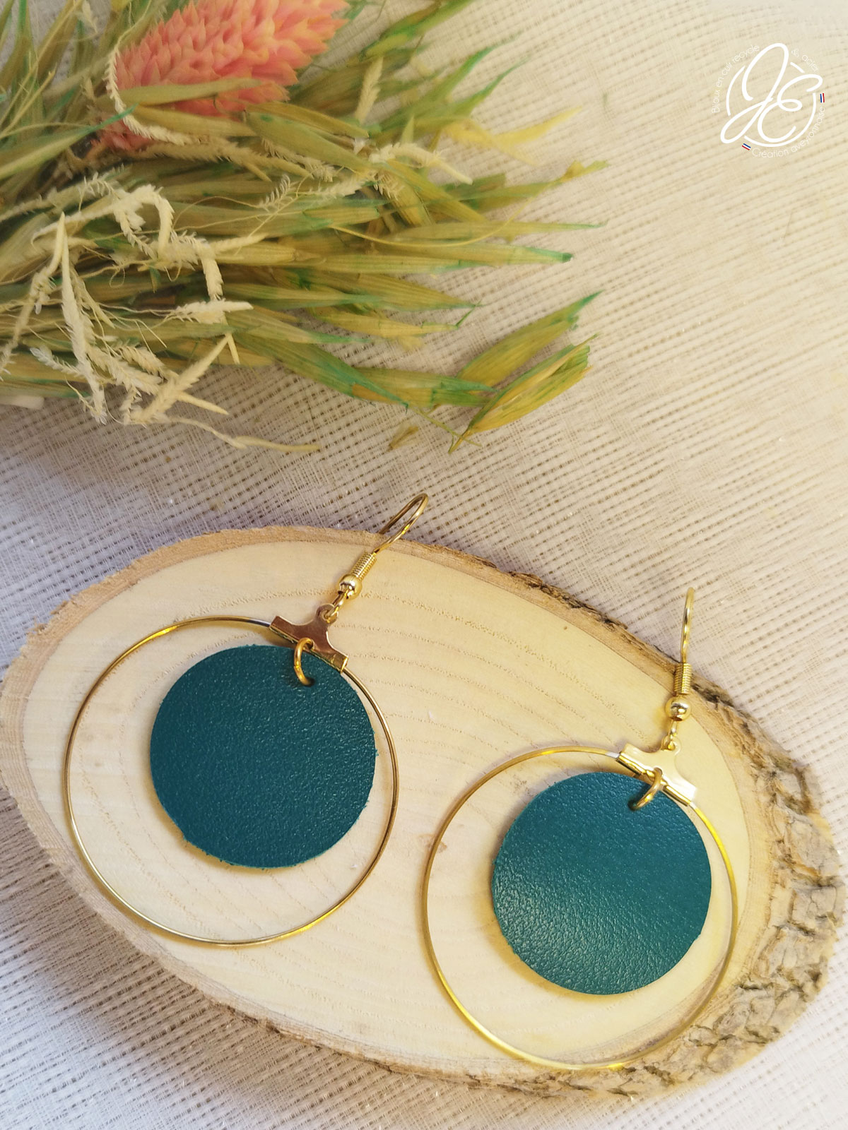Boucles d’oreilles créoles d'éclipse en cuir recyclé, couleur vert