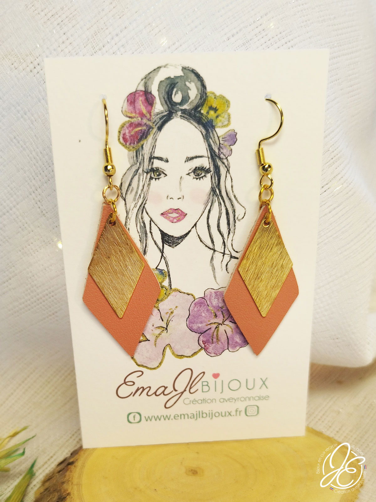 Boucles d’oreilles losange solaire en cuir recyclé, couleur rose pêche