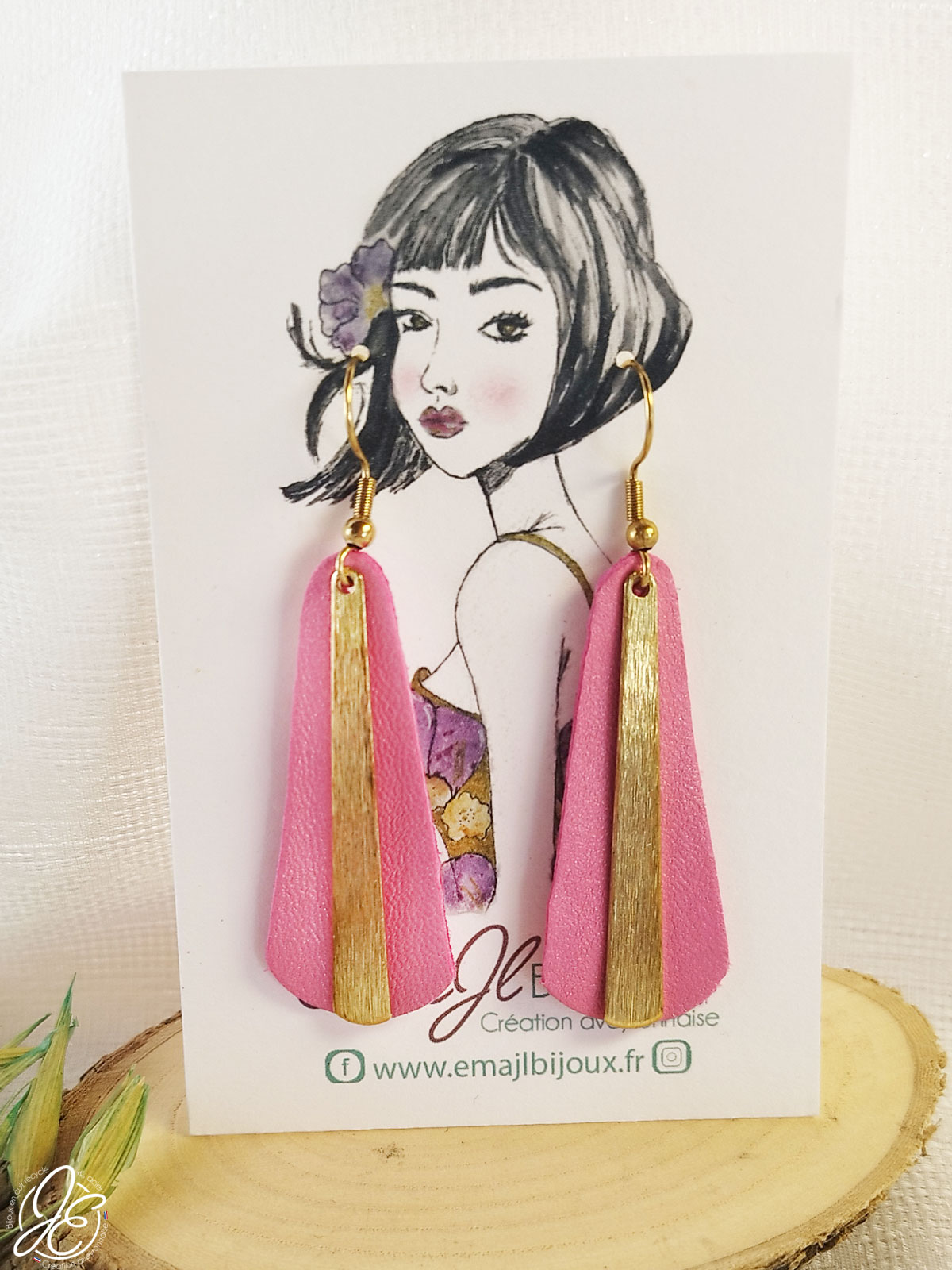 Boucles d’oreilles Éclat Suspendu rose en cuir recyclé et acier inoxydable doré