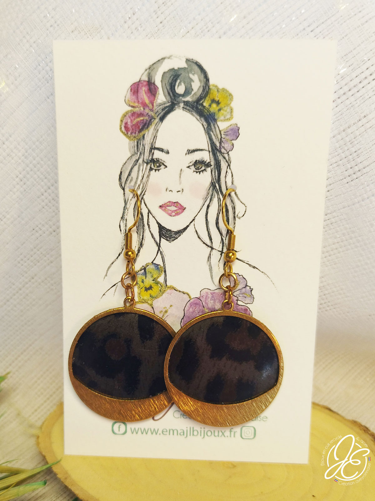 Boucles d’oreilles Halo d’Or en cuir recyclé et acier inoxydable doré – Image 2