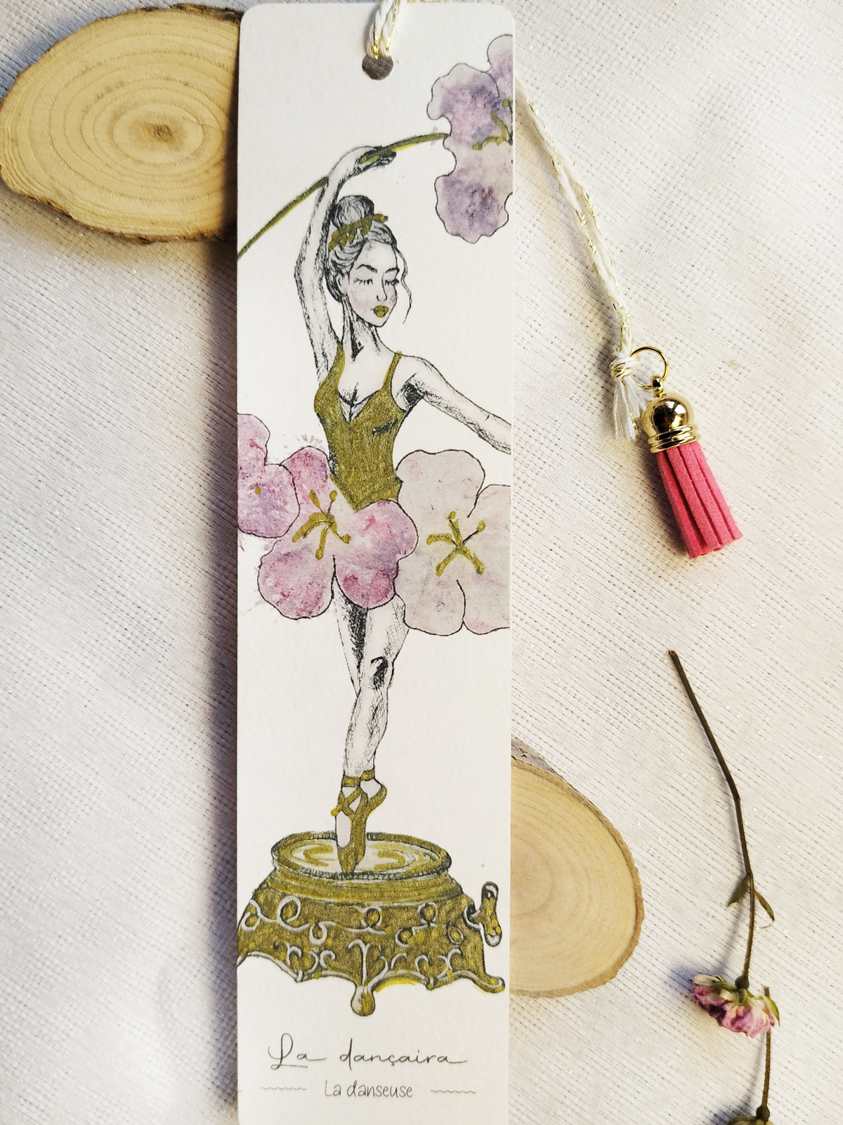 Marque-page illustré Danseuse en mouvement en tataki zomé, rehaussé de doré artisanal