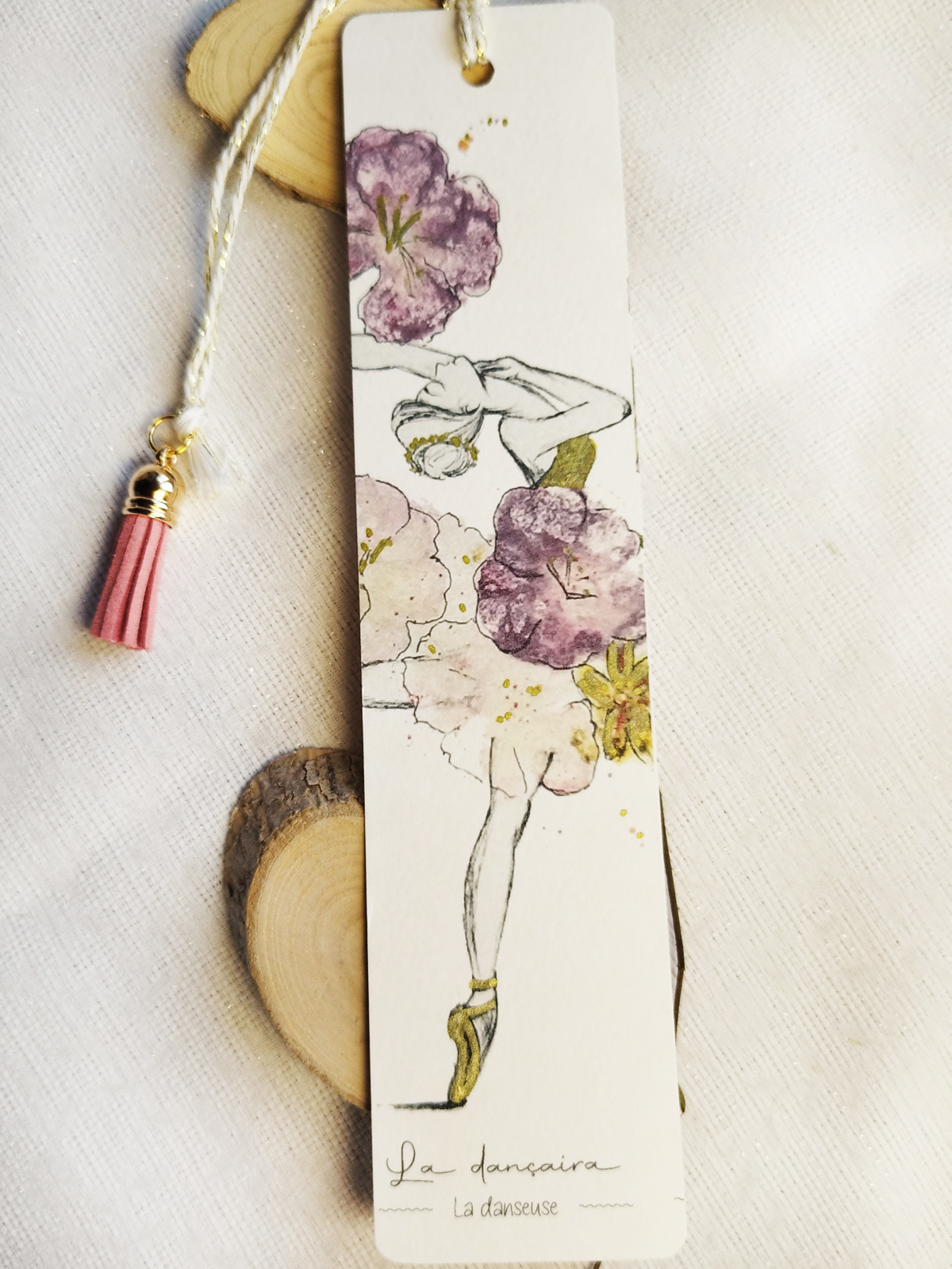 Marque-page illustré Danseuse en mouvement en tataki zomé, rehaussé de doré artisanal