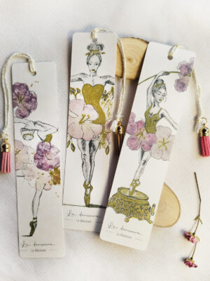 Marque-page illustré Danseuse en mouvement en tataki zomé, rehaussé de doré artisanal