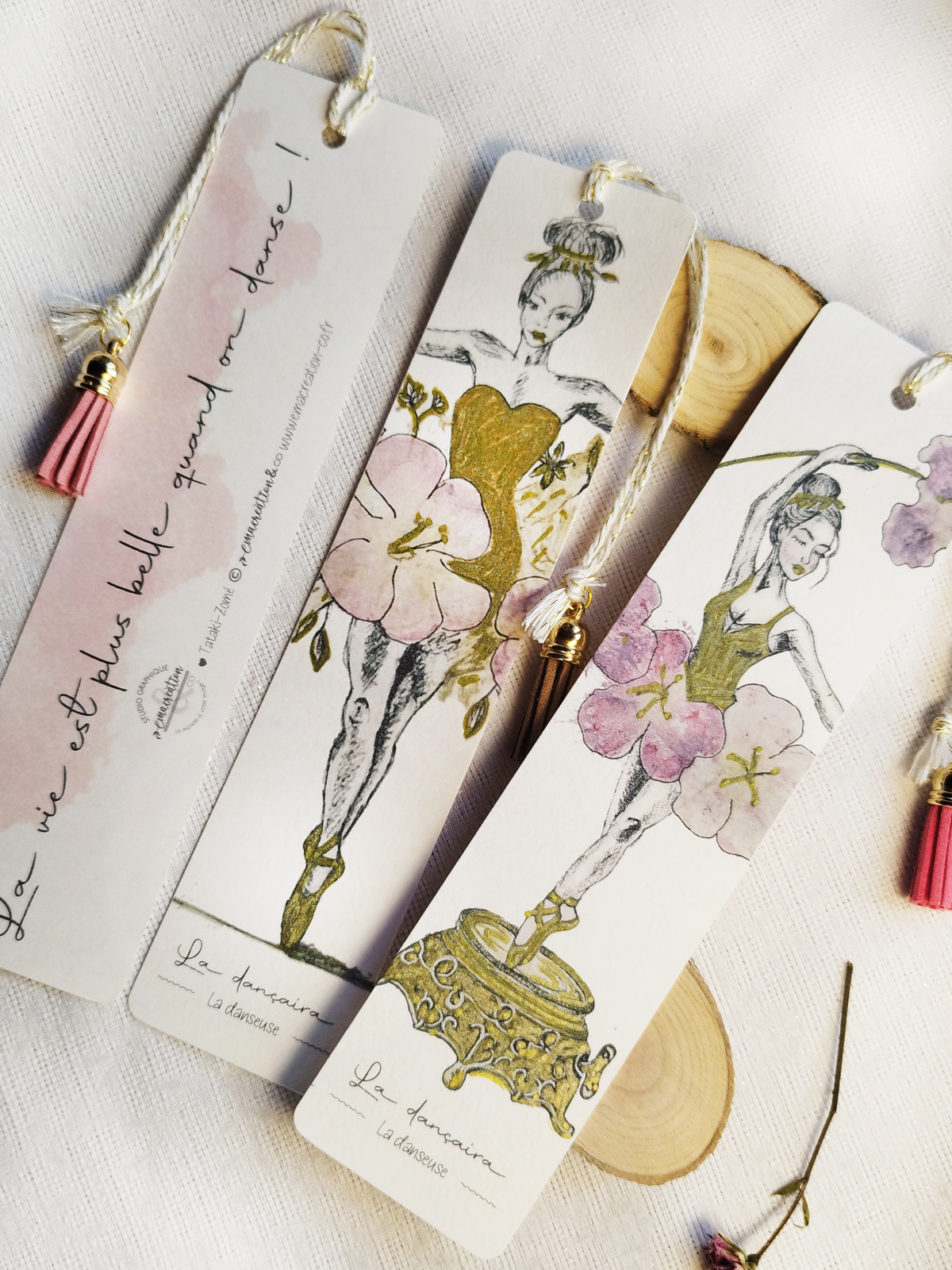 Marque-page illustré Danseuse en mouvement en tataki zomé, rehaussé de doré artisanal