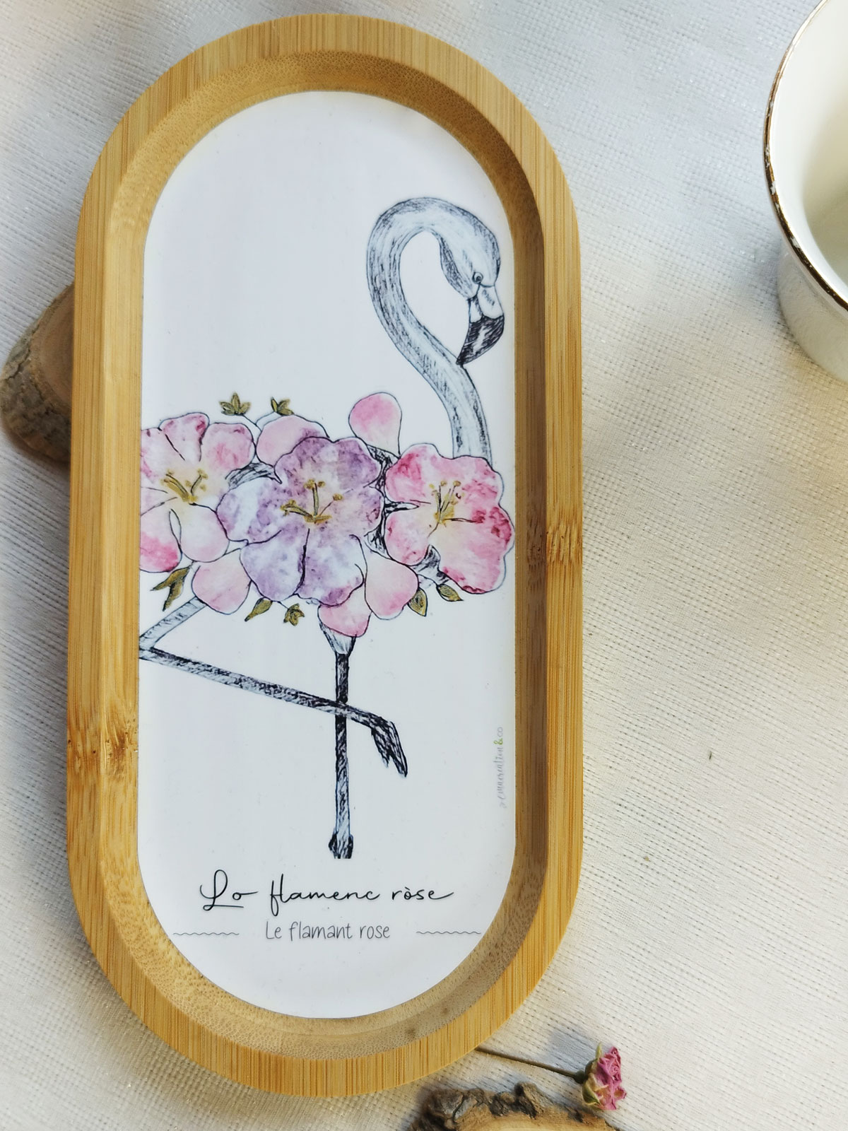 Plateau en bambou illustré d’un flamant rose ou d’une vache d’Aubrac en tataki zomé