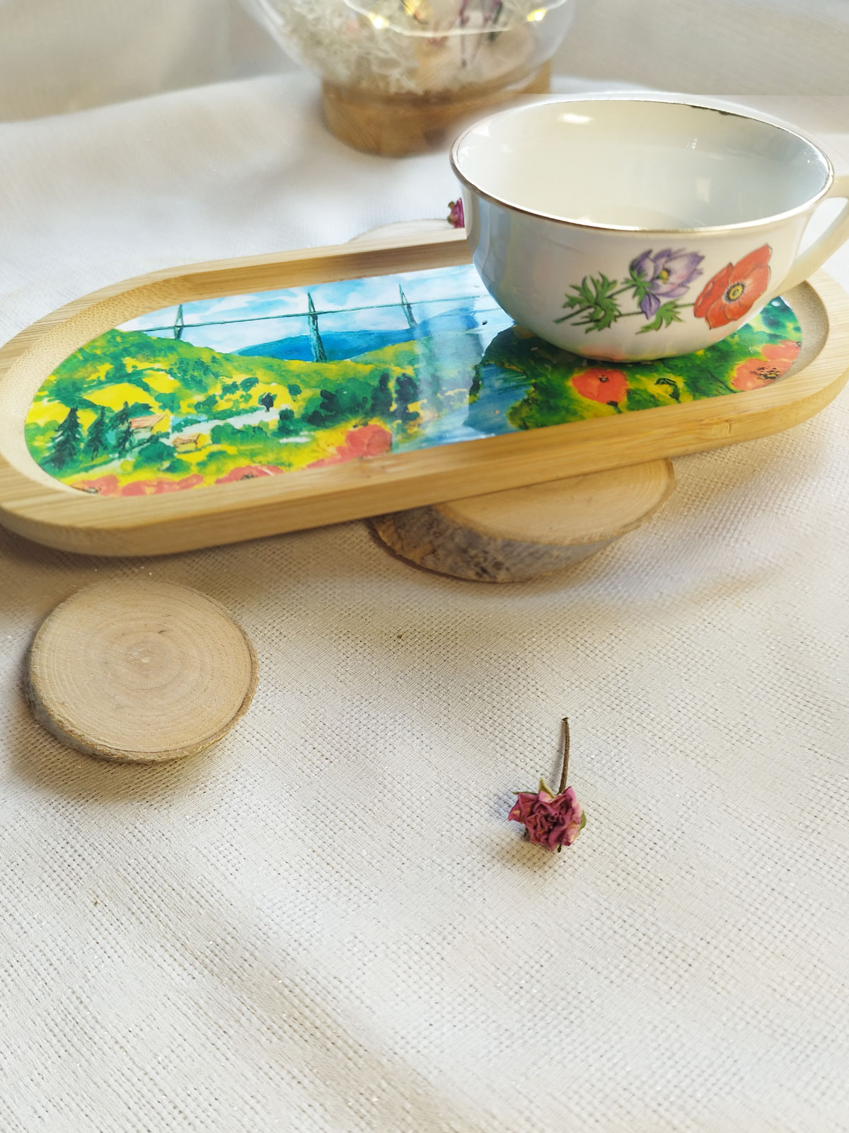 Plateau en bambou illustré d’un paysage d’Aveyron à l’aquarelle, Millau-Viaduc