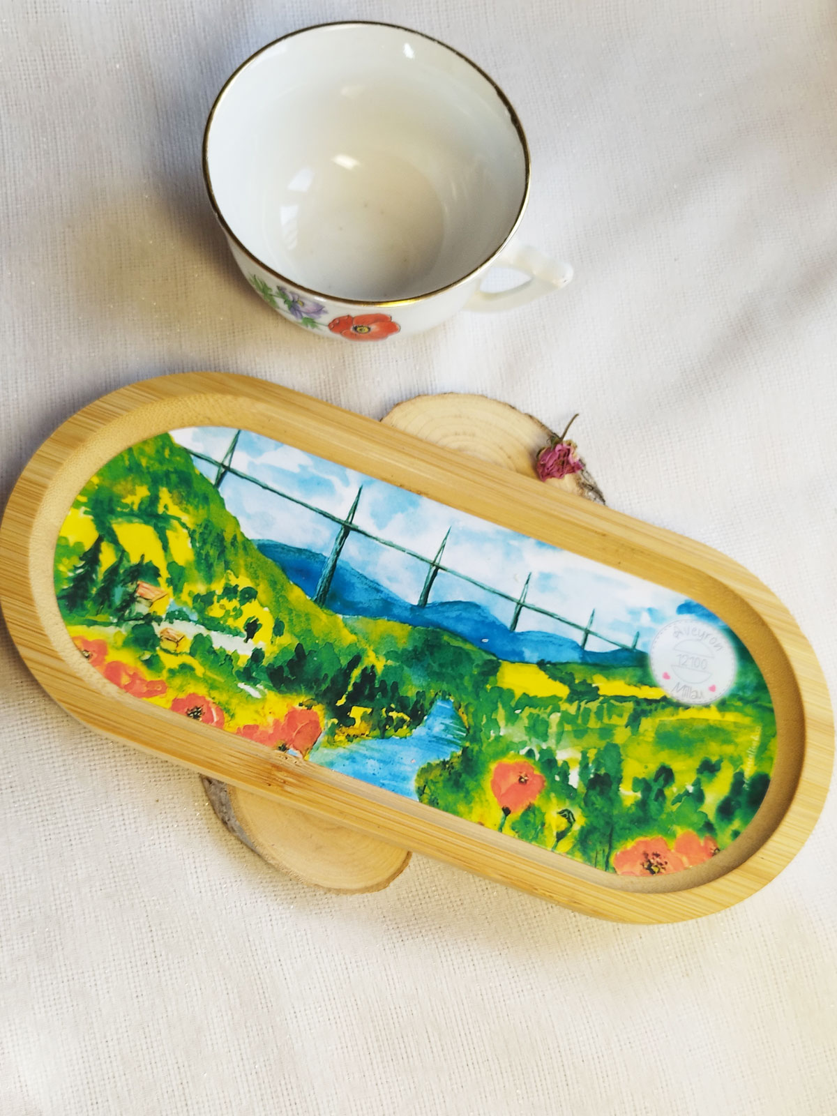 Plateau en bambou illustré d’un paysage d’Aveyron à l’aquarelle, Millau-Viaduc