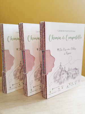 Tranches colorées et dorées du carnet de Compostelle artisanal